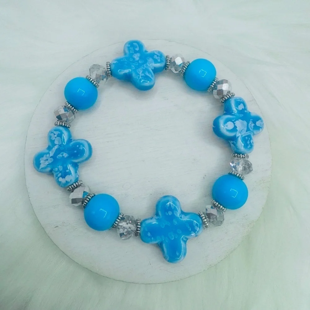 Floral Shaped Stone Beaded Bracelet in Blue